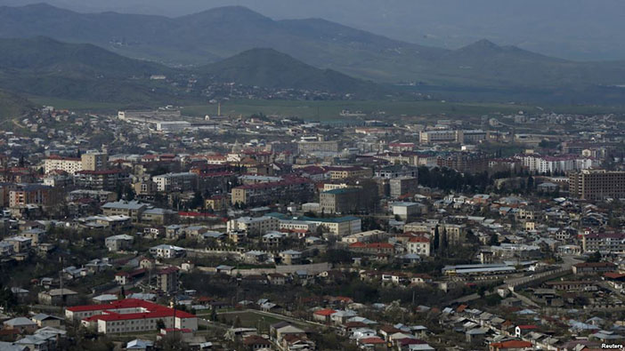 Karabağ’da güvenlik görevlilerine halktan tepki